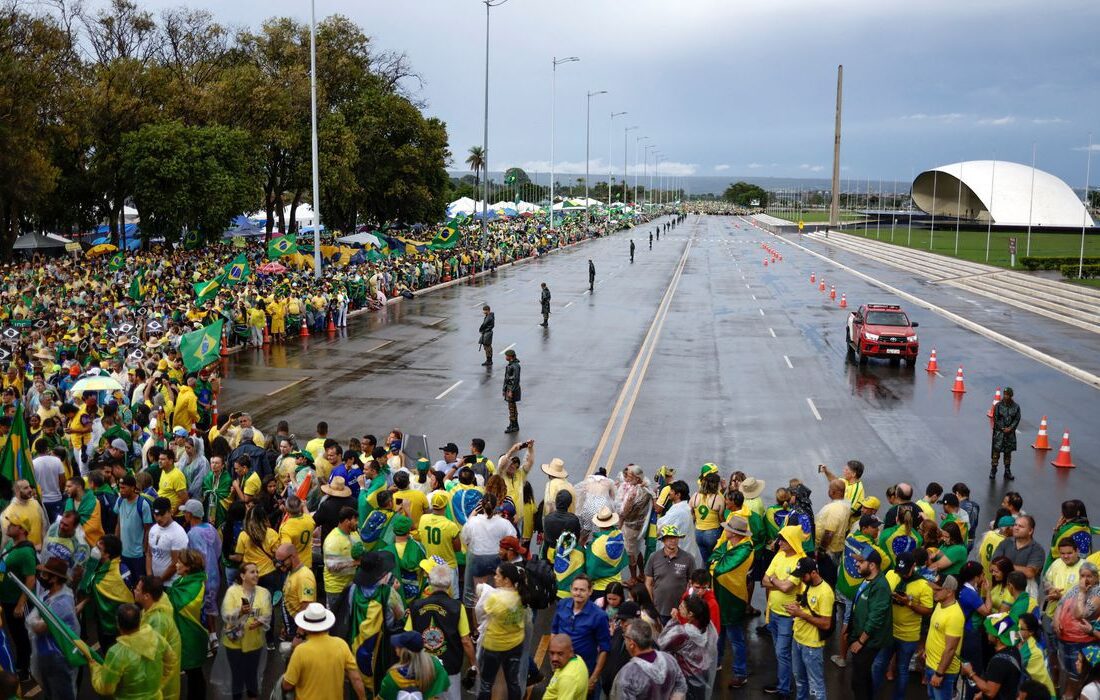  Alexandre de Moraes manda bloquear 43 contas de  suspeitos de financiar protestos nas estradas