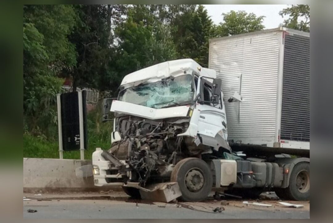  Morre motorista da carreta que sofreu acidente no trevo de Paulo Frontin na BR-476 com 153