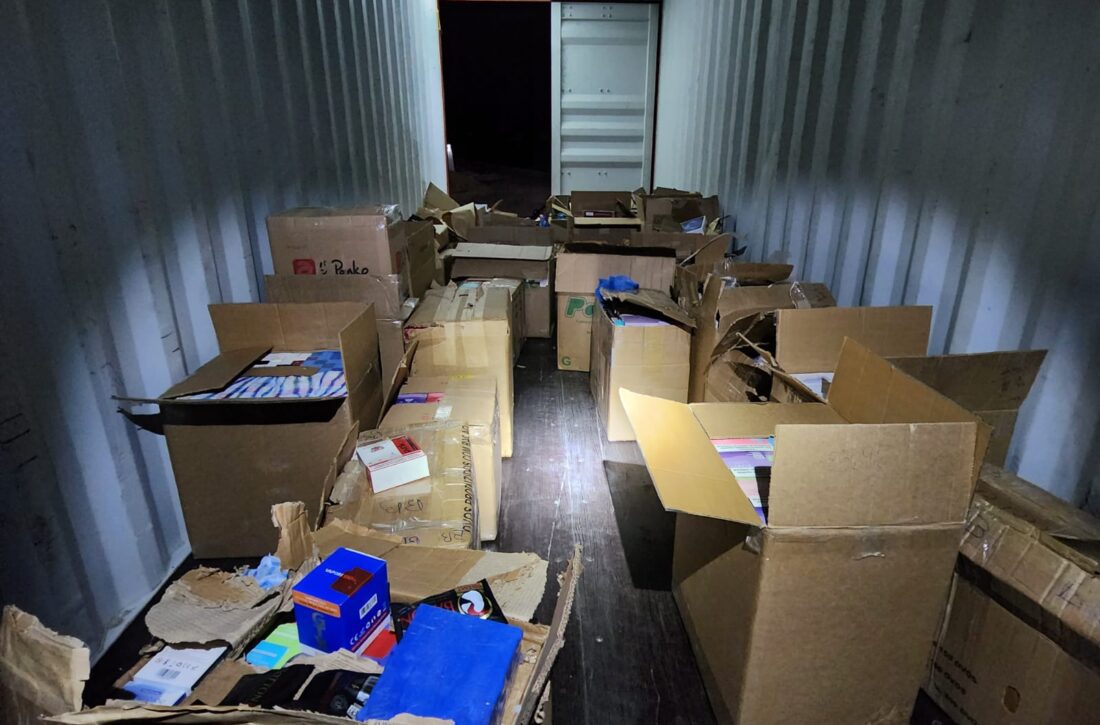  PRF apreende caminhão carregado com várias caixas de cigarros e eletrônicos em Palmeira