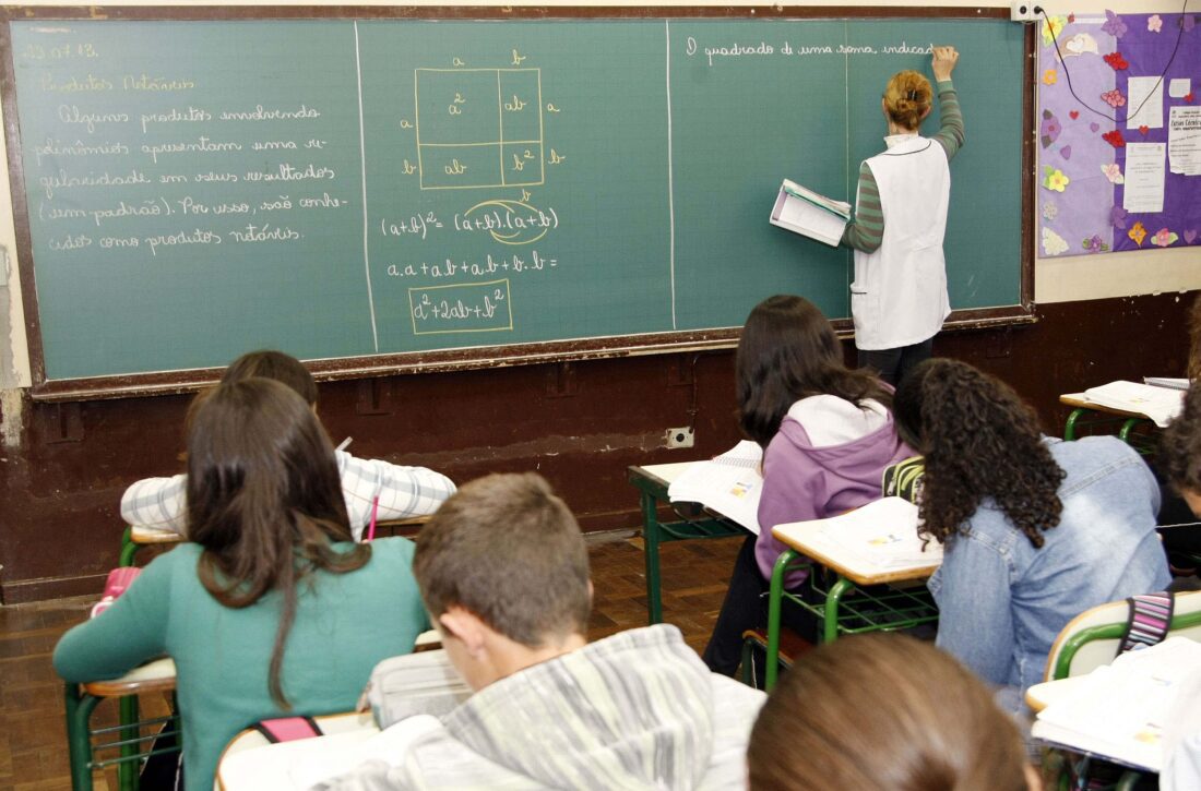  Governo do Paraná define reajuste de 5,79% para servidores e novo piso para professores