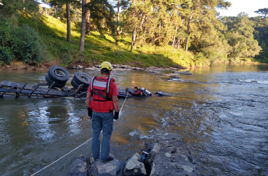  Corpo de caminhoneiro do acidente na ponte de Mafra com Rio Negrinho é encontrado