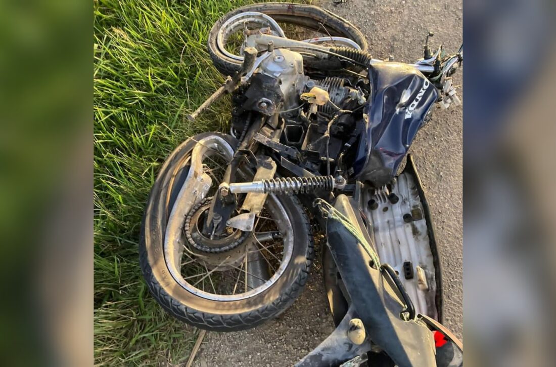  Motociclista morre após bater de frente com caminhão na BR-153, entre Mallet e Rio Azul