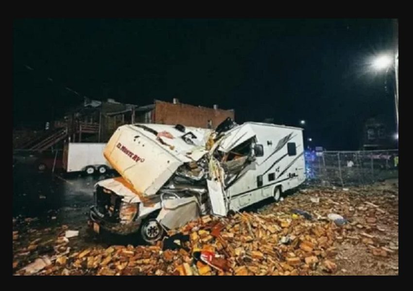 Banda brasileira é atingida por tornado nos EUA e tem carro destruído