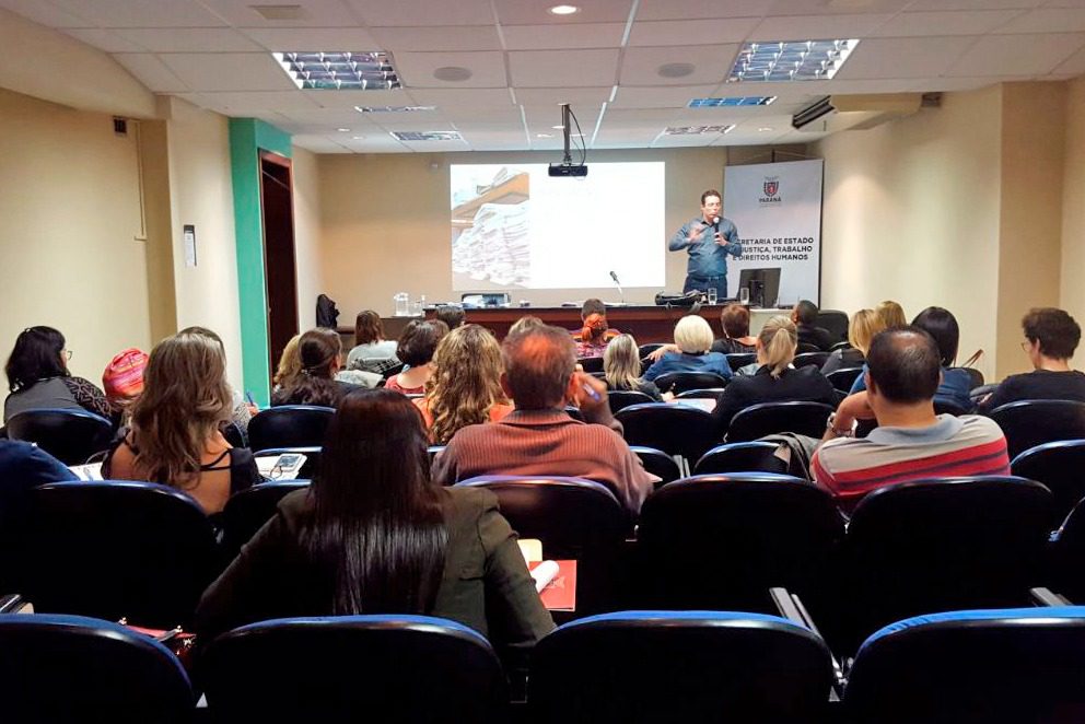  Abril Azul: Governo do Paraná promove seminário sobre direitos da pessoa autista