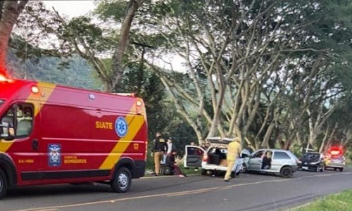  Cinco pessoas são socorridas após acidente na PR-446 em Porto Vitória