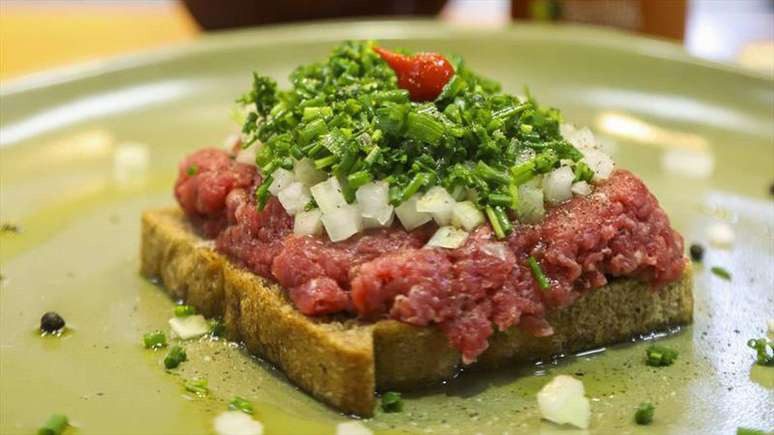  Carne de onça, prato típico do Paraná, ganha reconhecimento internacional