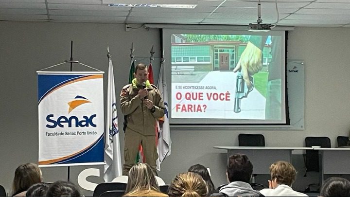  PM de Porto União promove ação relacionada à segurança escolar no município