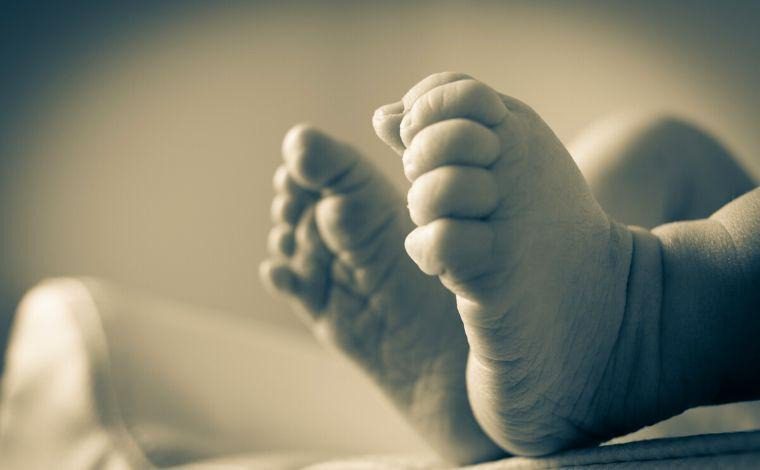  Corpo de recém-nascida é encontrado dentro de sacola; polícia investiga