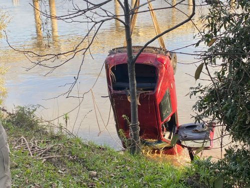  ATUALIZAÇÃO: carro é retirado das águas do Rio Iguaçu e quatro mortes são confirmadas