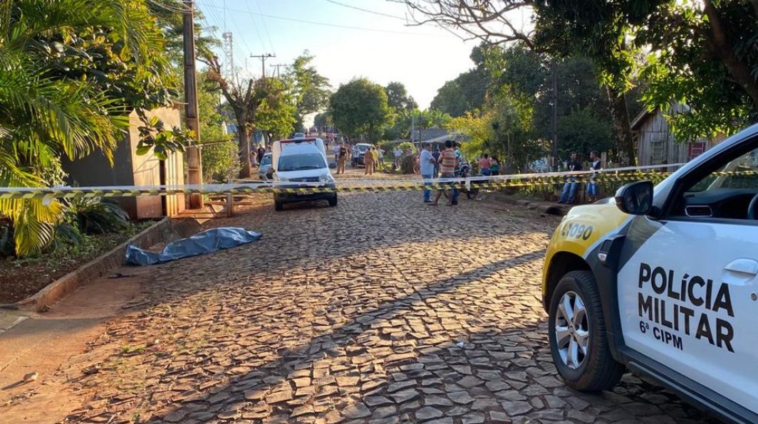 Homem que matou casal e socorrista que atendia vítimas é preso após se entregar à polícia no Paraná