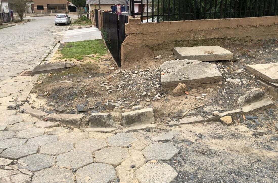  Moradores reclamam das “calçadas” em São João do Triunfo