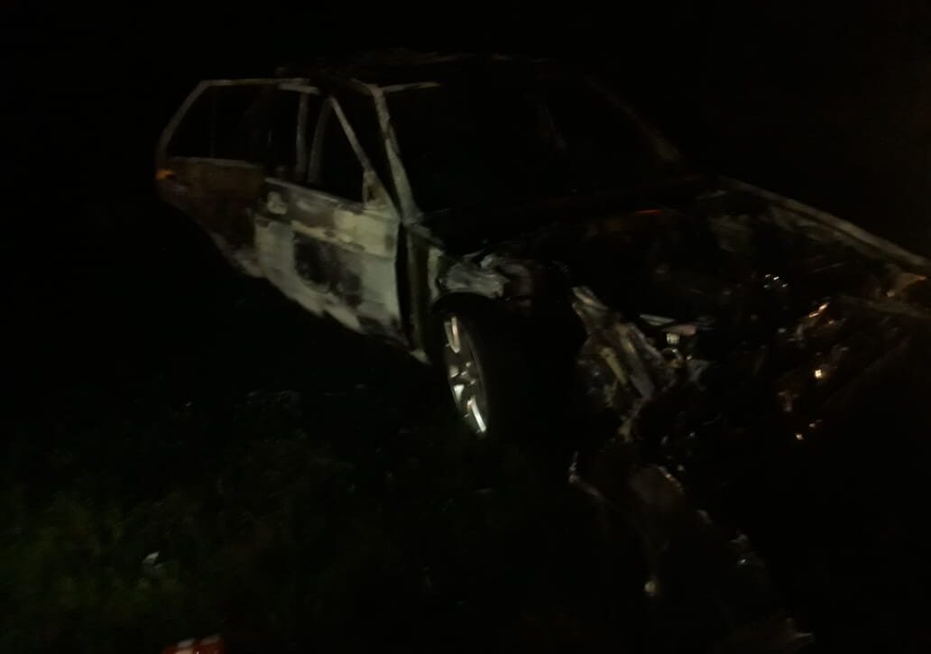  VÍDEO: carro pega fogo após colisão com outro veículo na PR-151 em São Mateus do Sul