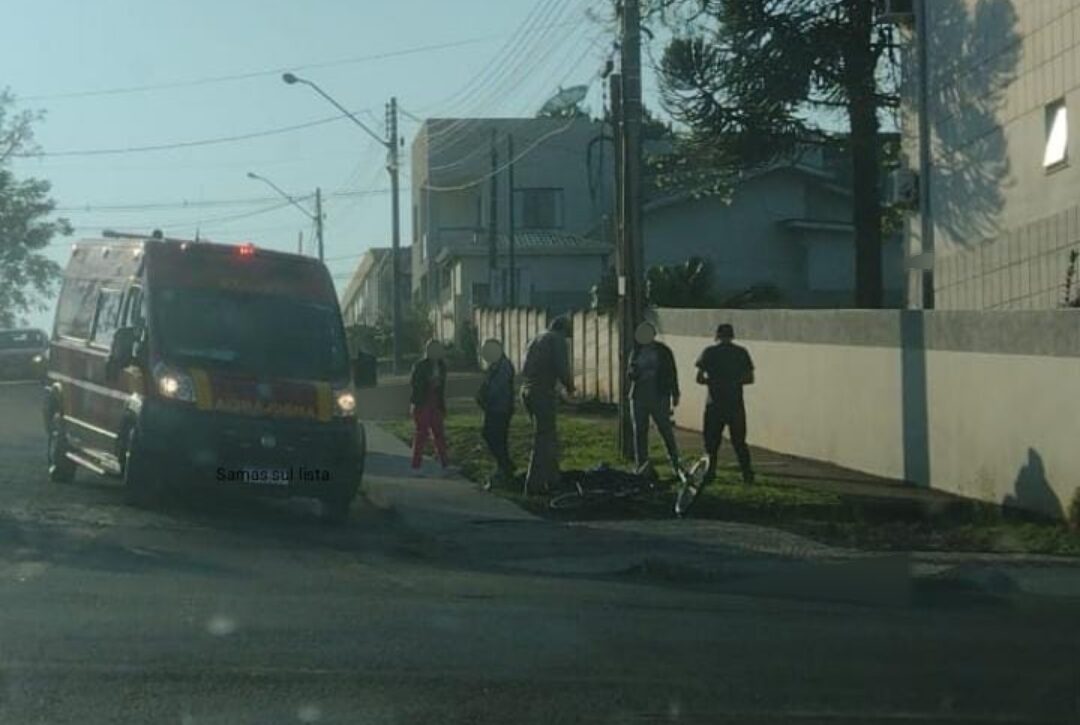  Bicicleta e carro se envolvem em acidente próximo ao Colégio Duque de Caxias em São Mateus do Sul