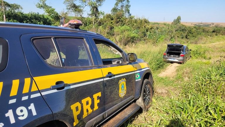  Durante fuga, suspeito abandona namorada grávida com maconha no Paraná