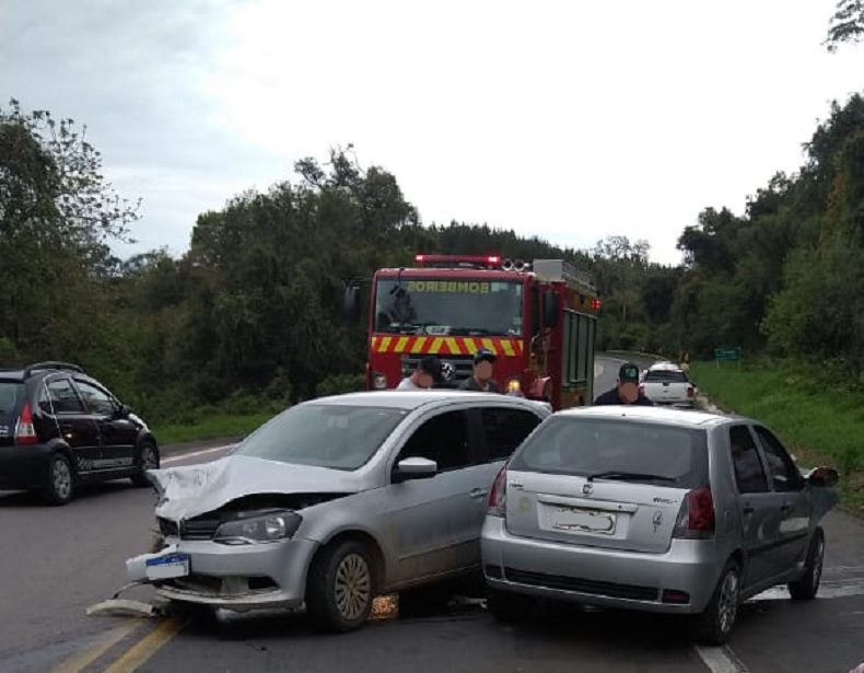  Atenção: acidente agora na rodovia do Xisto entre Gol e Palio deixa três vítimas