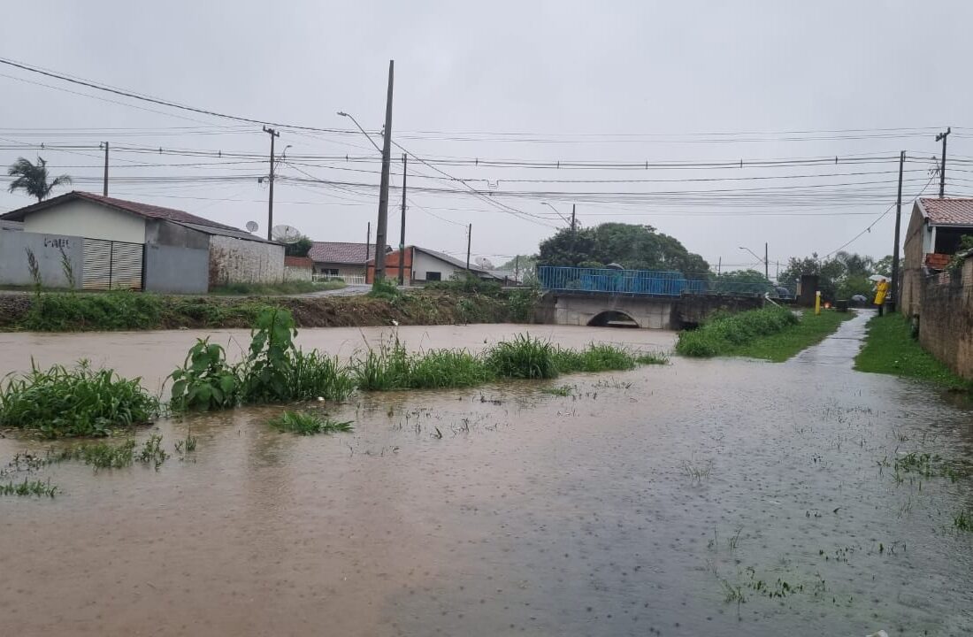  Após alagamentos, moradores de São Mateus do Sul se preocupam com chuvas previstas para o feriado