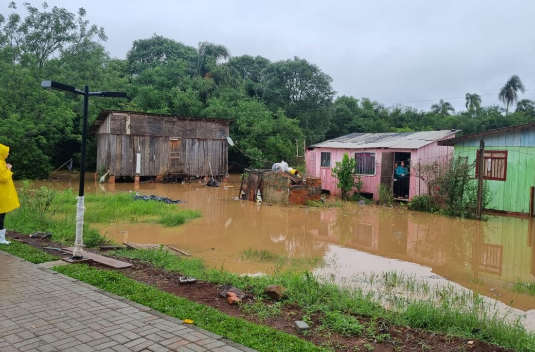  Sobe para 54 mil número de pessoas afetadas pelas chuvas no Paraná, diz Defesa Civil