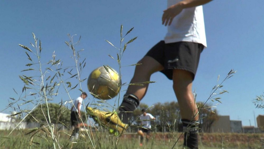  Falso olheiro de futebol aplica golpe em treinador e 20 jogadores no Paraná