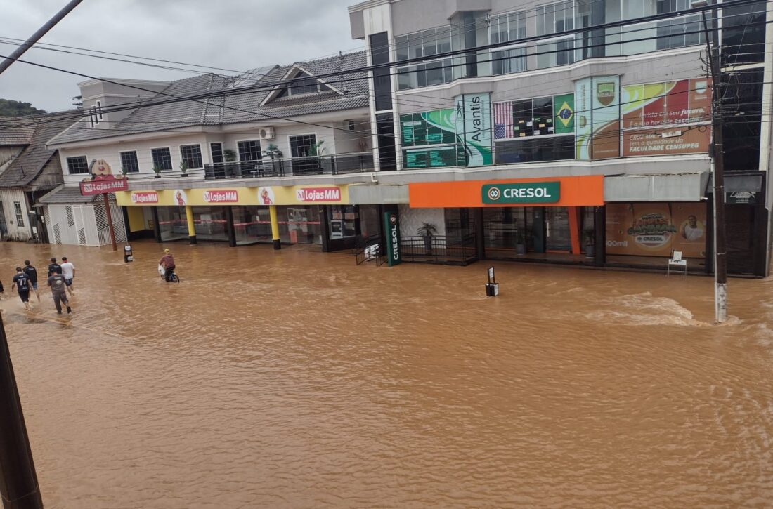  Chuva causa alagamentos em Cruz Machado