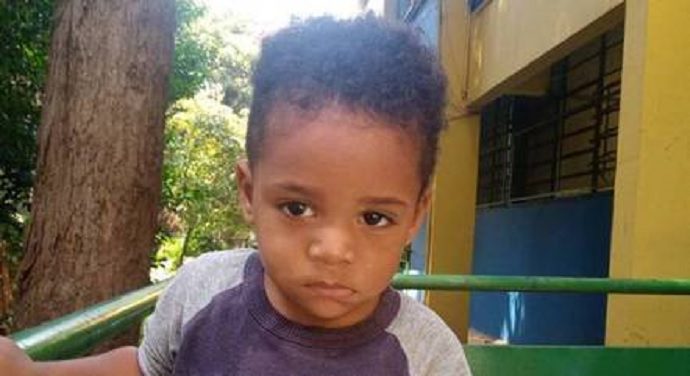  ‘Foi irresponsabilidade’, diz família de menino morto em van escolar após ser esquecido por motorista