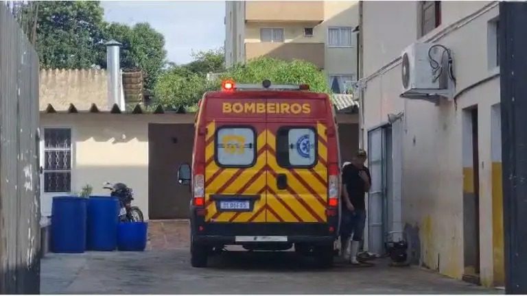  Funcionário de açougue prende a mão em moedor de carne e pode sofrer amputação no Paraná