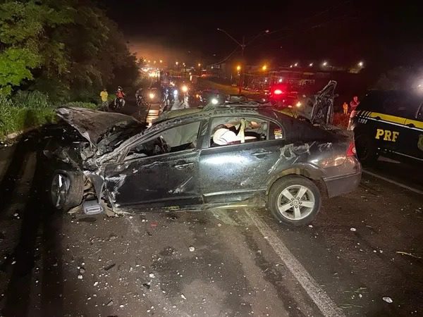  Bebê de 1 ano morre após ser arremessado de carro em capotamento no Paraná