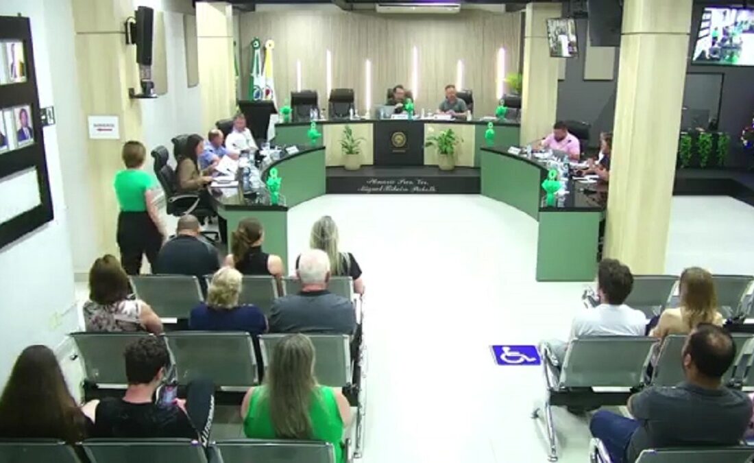  Prefeita pede urgência na criação de dois novos cargos comissionados, de R$ 6 mil por mês, mas vereadores rejeitam