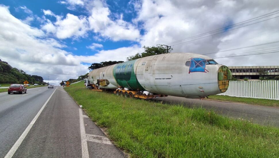  Gigante dos ares, Boeing 727 para o trânsito rumo a Balneário Camboriú em sua última viagem