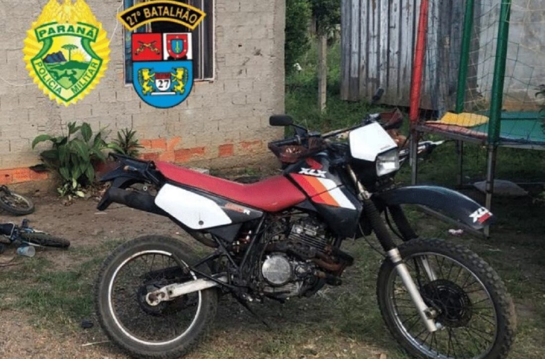  PM encontra moto XLX 350R sem placa e com chassi raspado em São Mateus do Sul