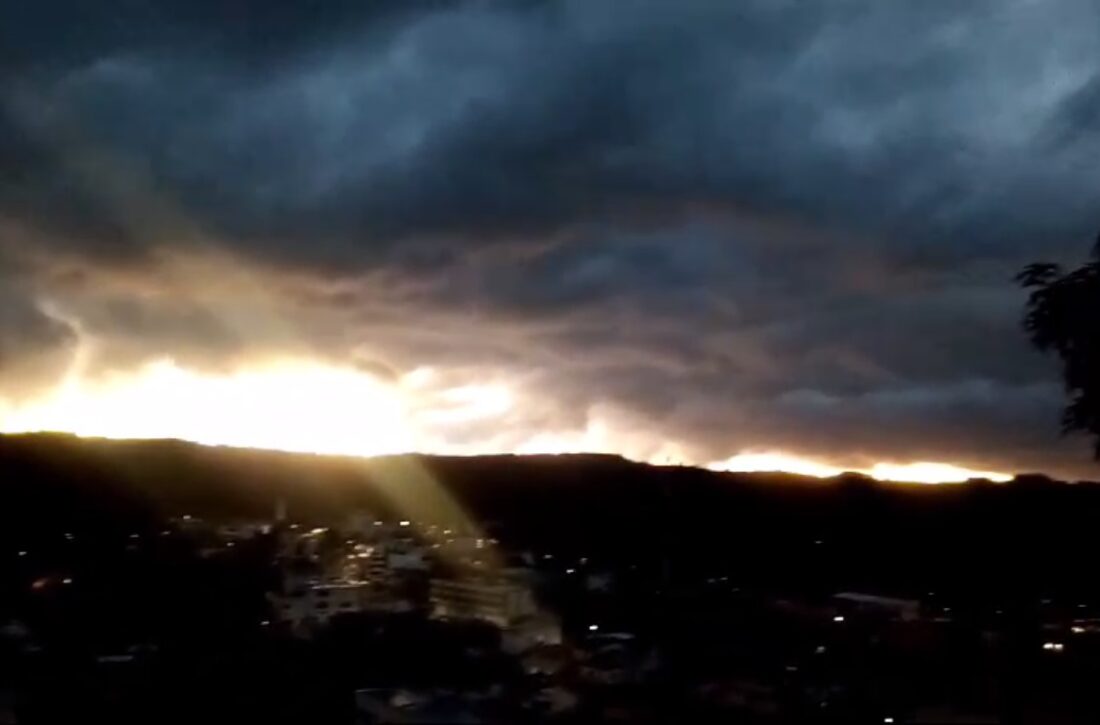  VÍDEO: cidade do RS registra rajadas de 142 km/h durante tempestade