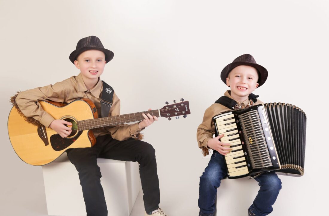  Conheça os irmãos Pedro Antonio e Vitor Leonardo que estão viralizando e encantando com o seu talento musical