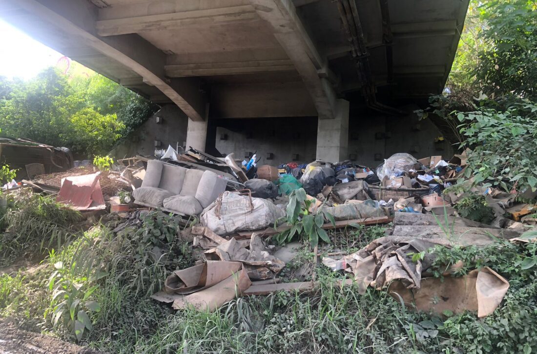  Vídeo: acúmulo de lixo embaixo da Ponte do Rio Iguaçu preocupa moradores de São Mateus do Sul