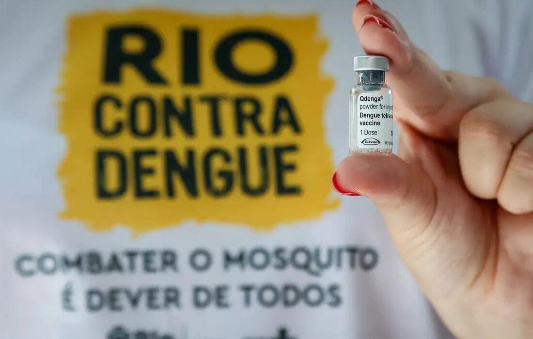  Menos de 15% das vacinas disponibilizadas contra dengue chegaram até crianças e adolescentes
