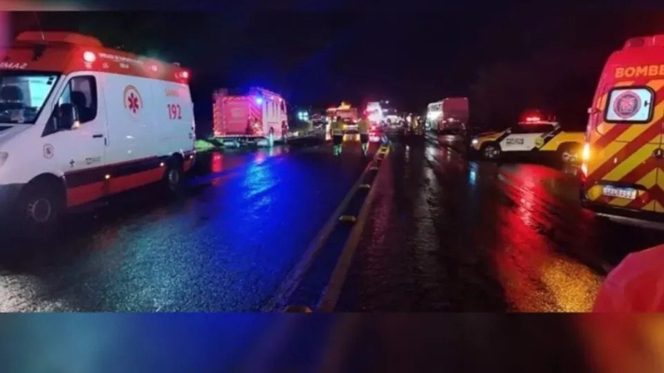  Motorista morre e sete pessoas ficam feridas em acidente no Paraná