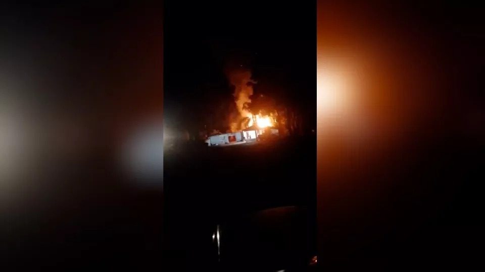  VÍDEO: mulher inicia incêndio e boate fica destruída em Pinhão