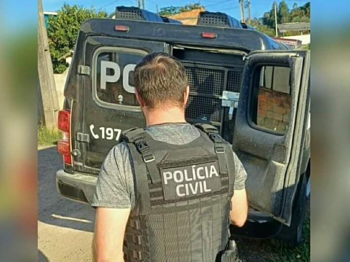  Polícia Civil prende três suspeitos de roubo em Rio Azul