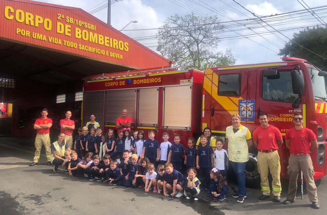  Educação: Crianças visitam o Corpo de Bombeiros de São Mateus do Sul