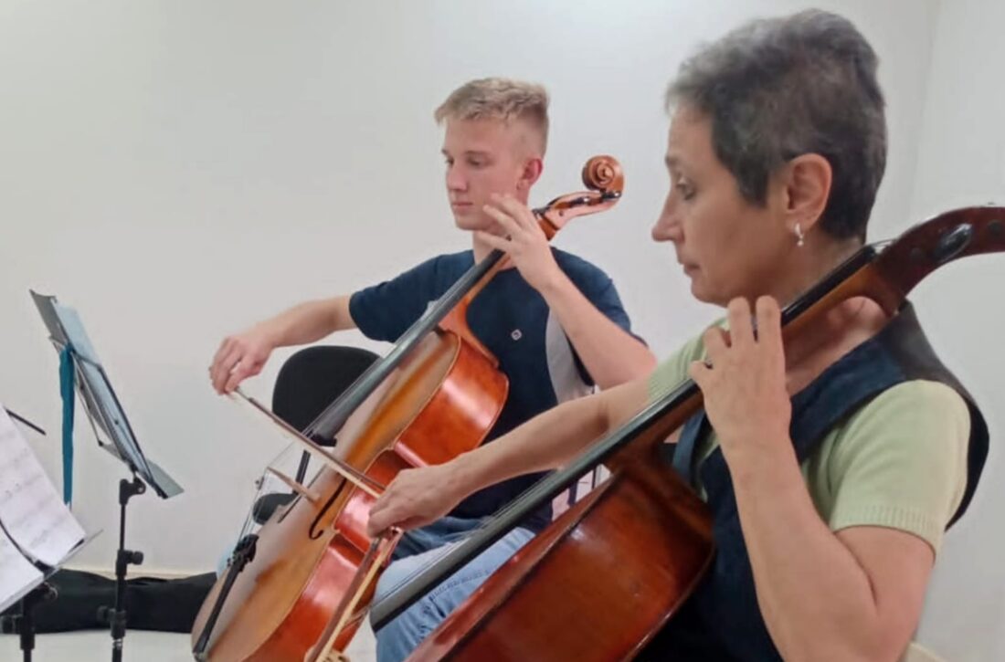  Projeto Oi-SAMAS conta com aulas de violoncelo; confira a entrevista com a professora Angela Maria Ferrari