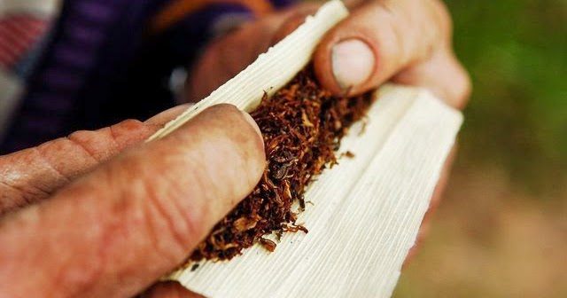  Mulher engole pacote de fumo por medo de ir presa e ficar sem cigarro no Paraná