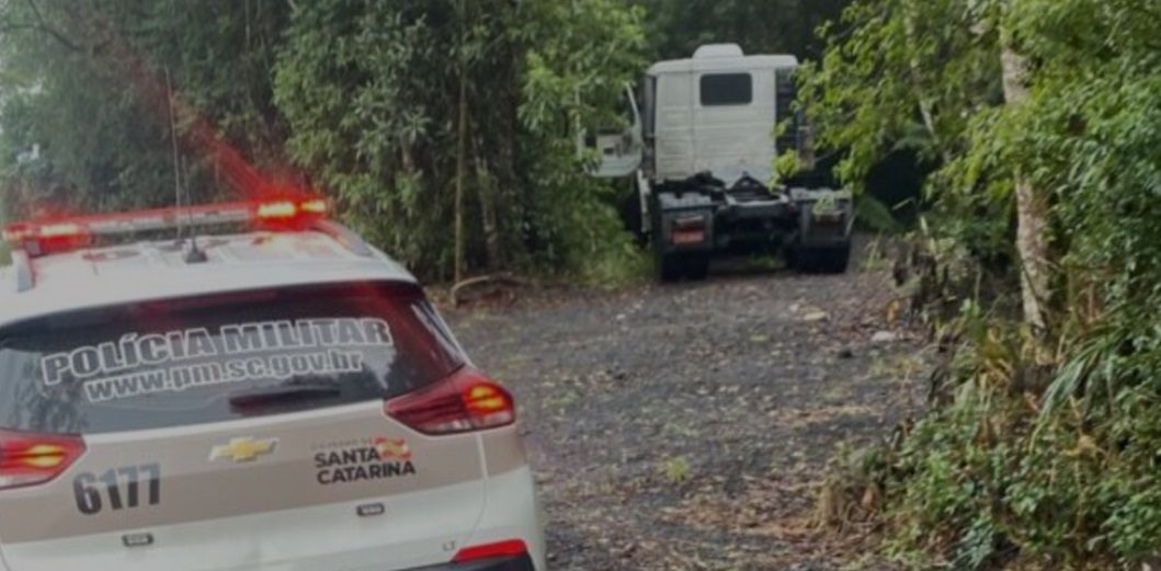  Polícia Militar de Irineópolis recupera carreta furtada em Navegantes