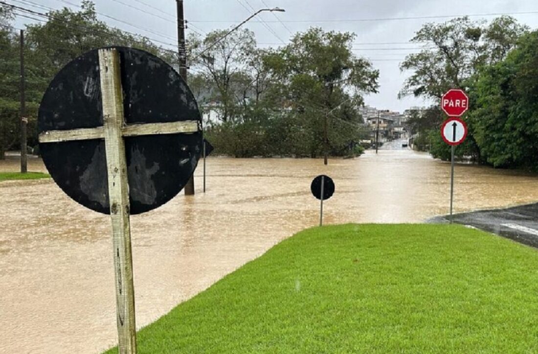  Depois do Rio Grande do Sul, chuvas e riscos de enchentes preocupam catarinenses